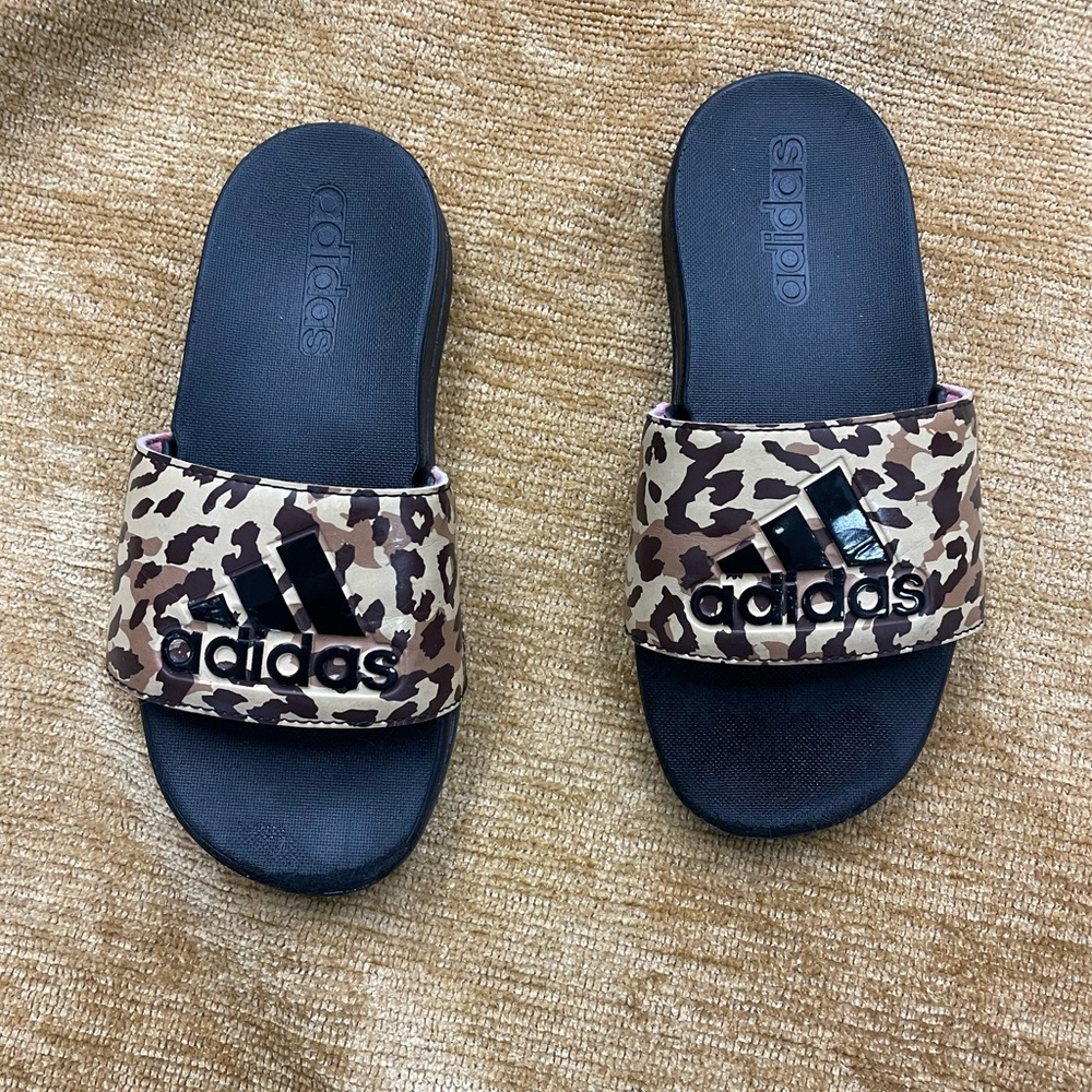 Adidas girls size 13k cheetah print slides